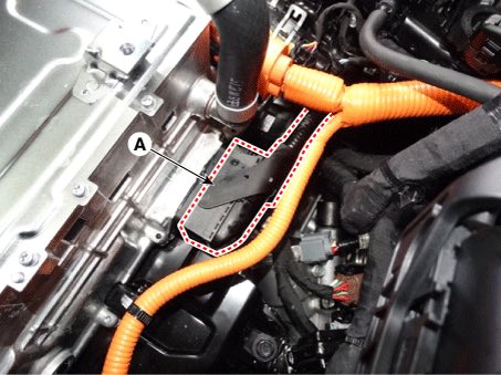 Disconnect the coolant outlet hose & pipe (A) after loosening the mounting bolt.
