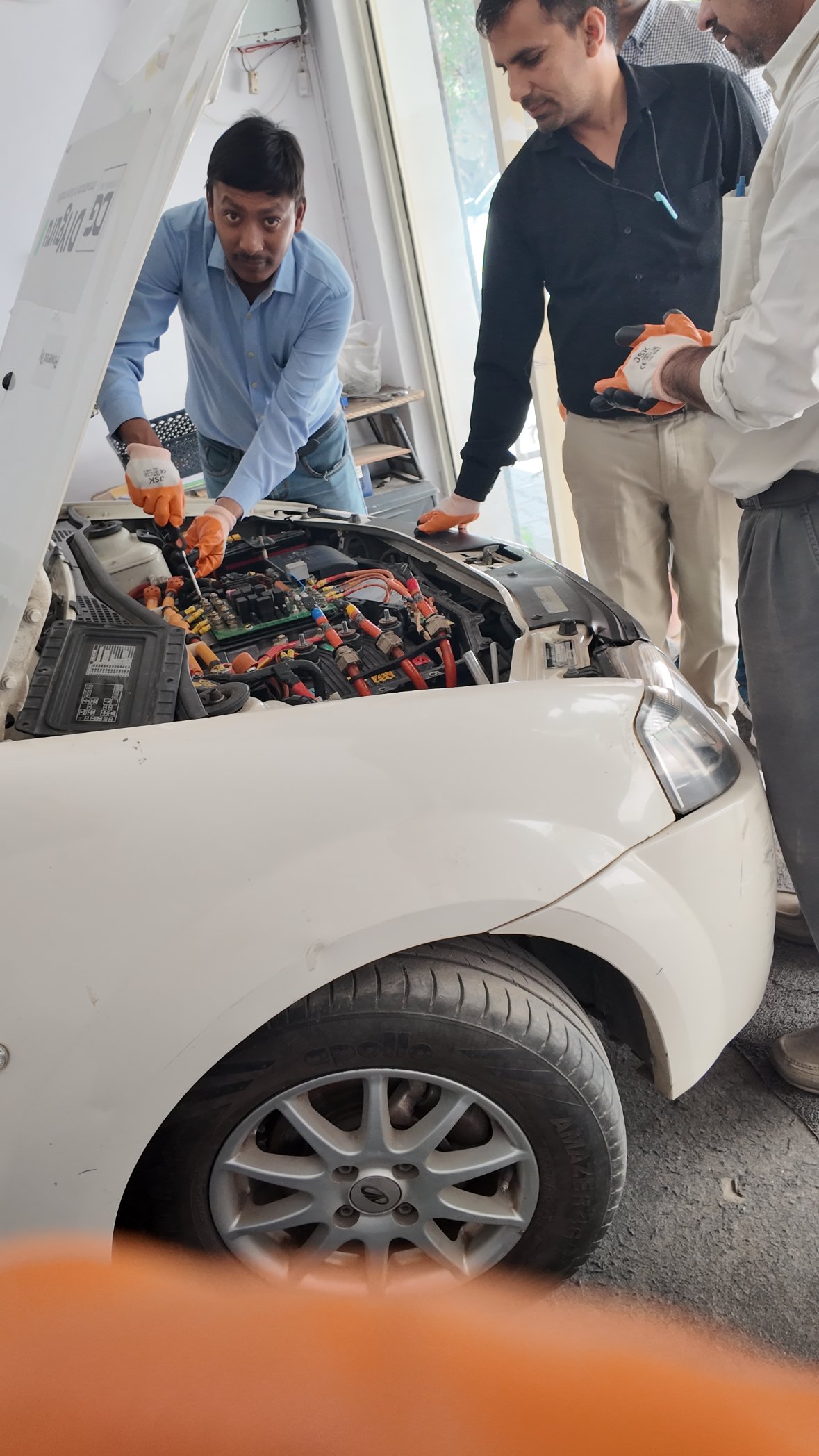 EV engine bay diagnostics training session