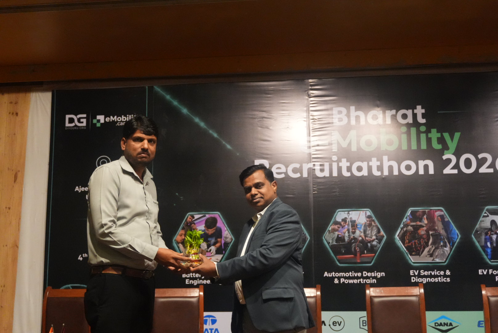 Pune Motor - Mahindra (FADA network) at the Recruitathon